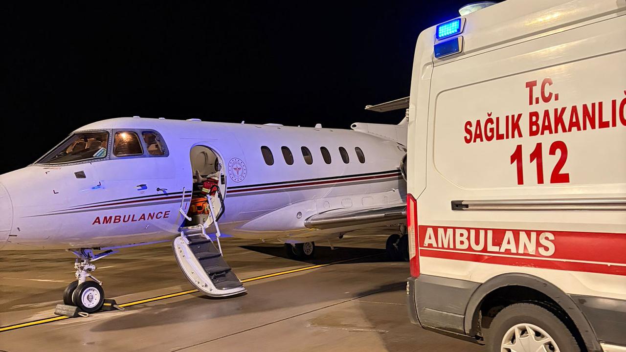 ambulans-ucak-aa-2454793.jpg